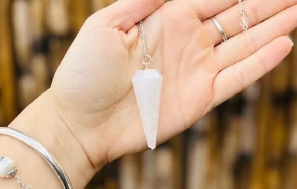 PENDULO DE PIEDRA CUARZO BLANCO