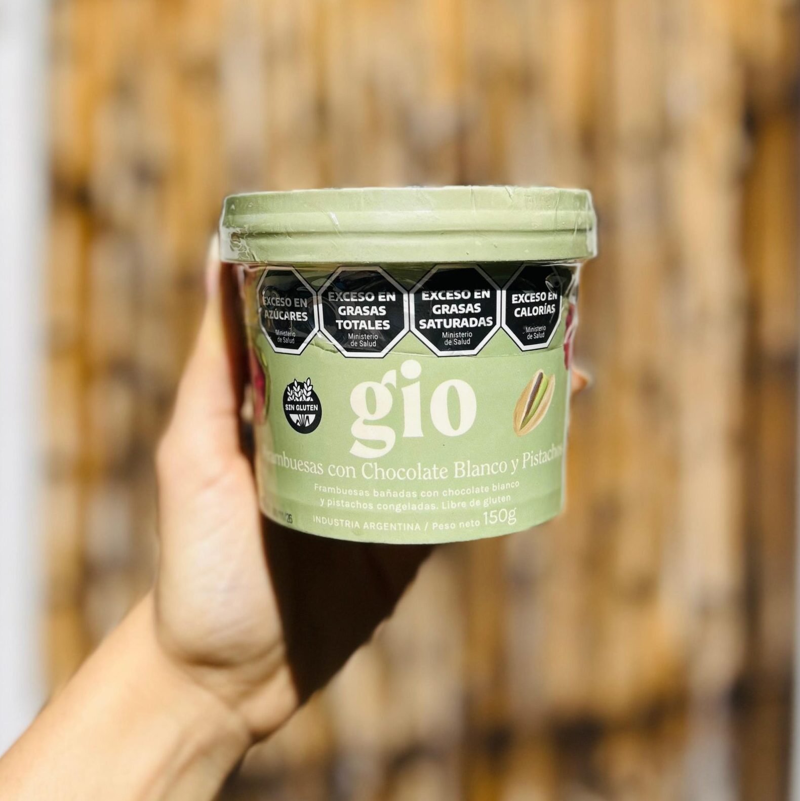 FRAMBUESAS BAÑADAS EN CHOCOLATE BLANCO Y PISTACHO X 150 GIO